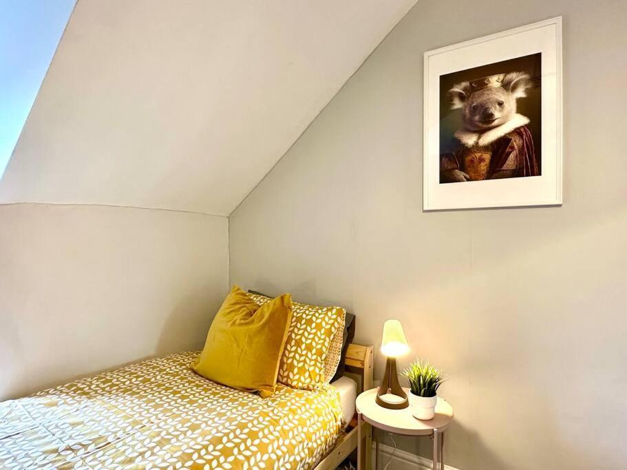 Massive 4 Bedroom Duplex Apartment - Sleeps Up To 10 People - Free Parking - 5 Minutes To The Best Beach! - Great Location - Fast Wifi - Smart Tv - Newly Decorated - Sleeps Up To 10! Close To Bournemouth & Poole Town Centre & Sandbanks Экстерьер фото