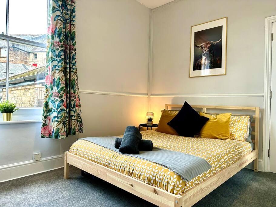 Massive 4 Bedroom Duplex Apartment - Sleeps Up To 10 People - Free Parking - 5 Minutes To The Best Beach! - Great Location - Fast Wifi - Smart Tv - Newly Decorated - Sleeps Up To 10! Close To Bournemouth & Poole Town Centre & Sandbanks Экстерьер фото